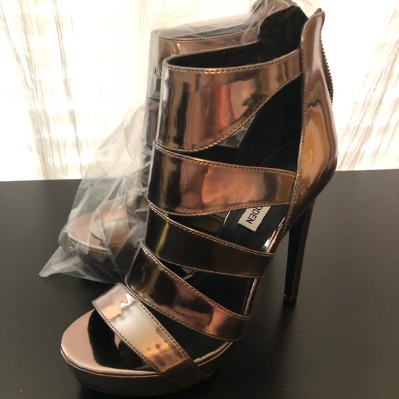 BRAND NEW Steve Madden Pewter Heels - Picture 2 of 7
